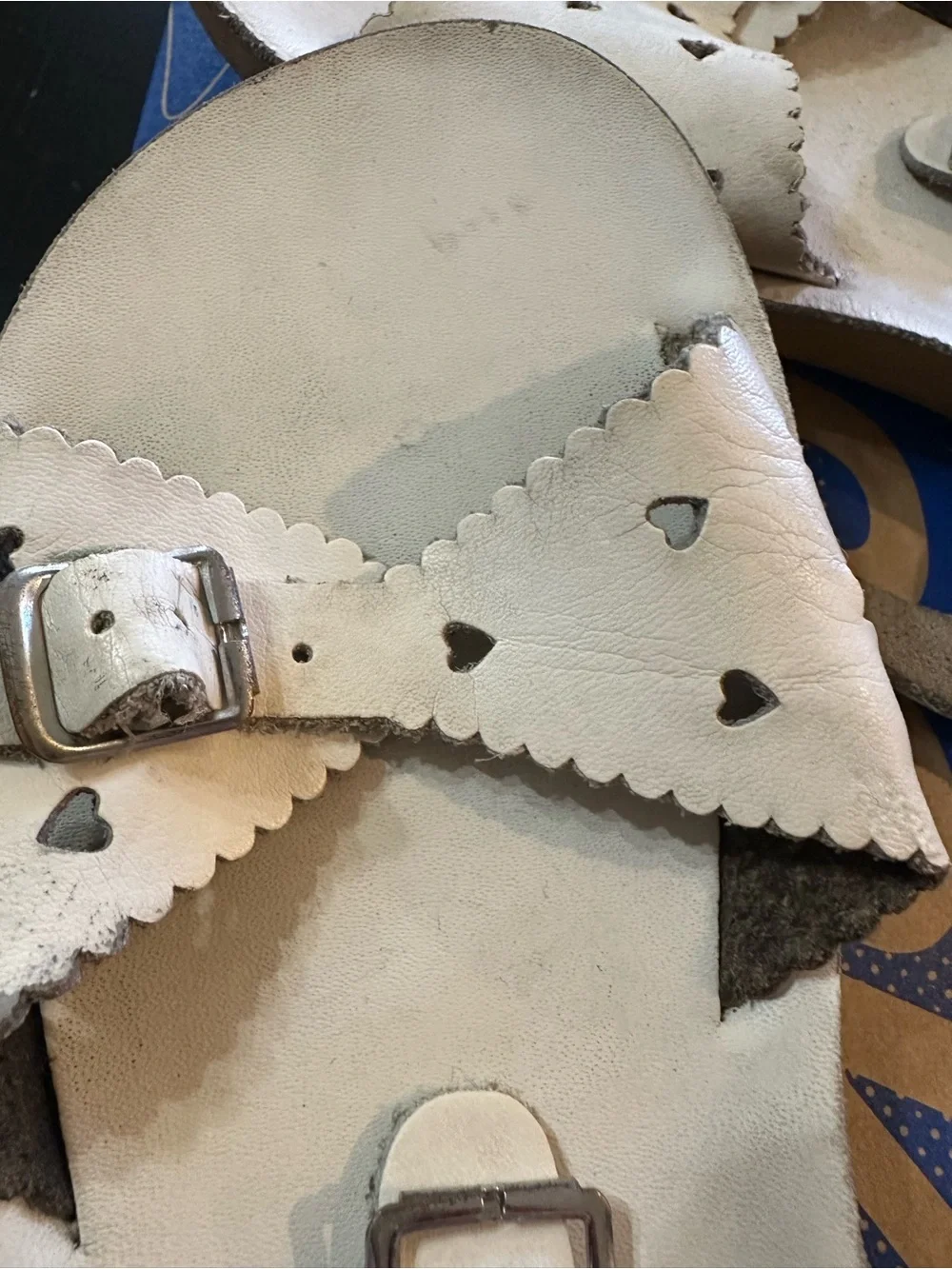Girls white Heart Accent Buckle Sandals with Cushioned Footbed